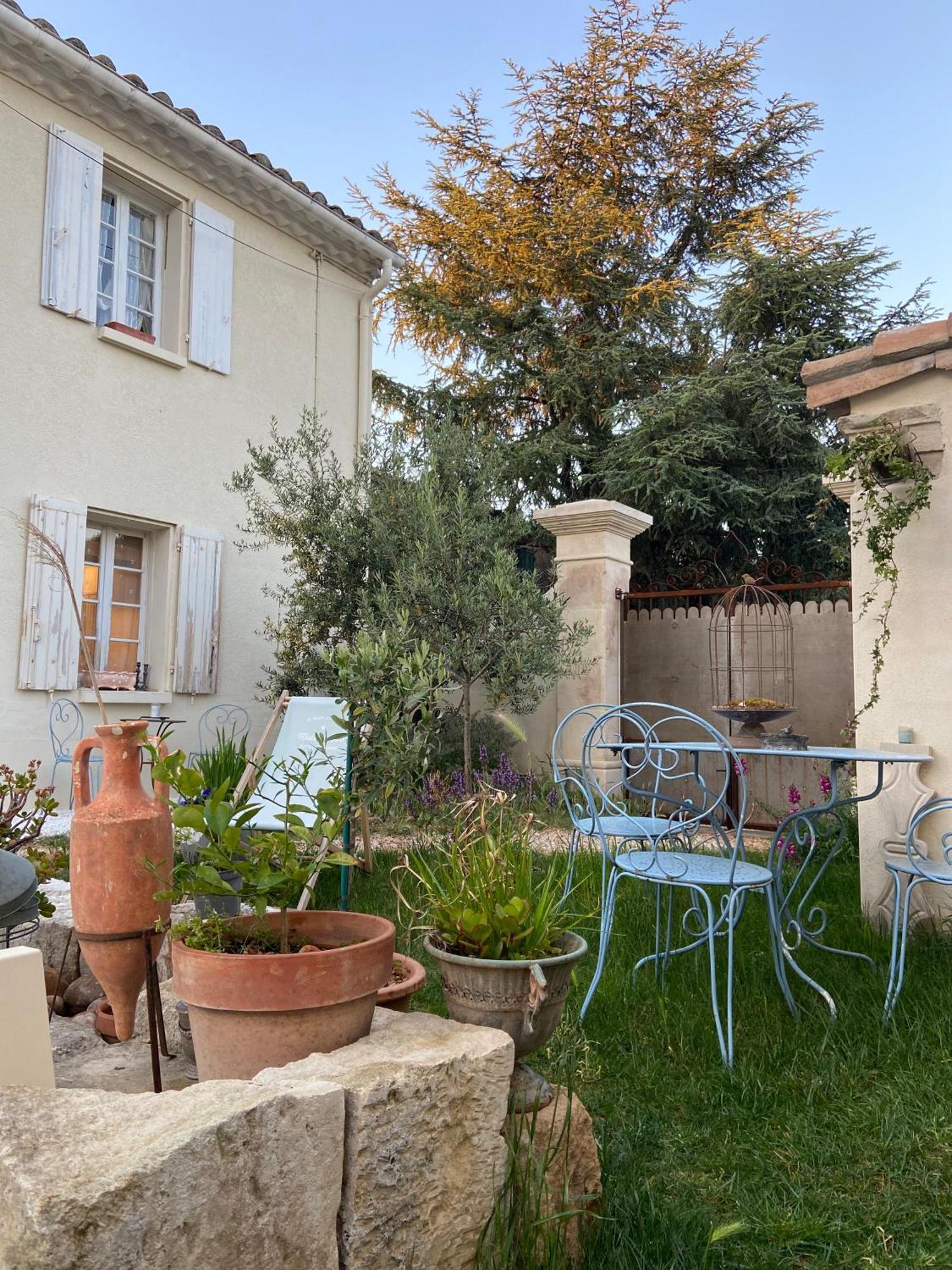 Maison 1823 - Suites De Charme A Garons Экстерьер фото