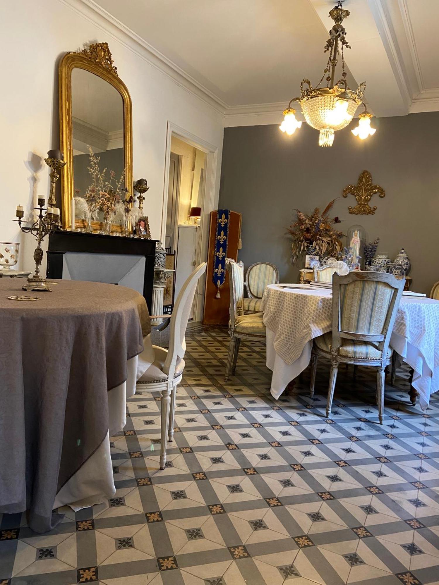 Maison 1823 - Suites De Charme A Garons Экстерьер фото